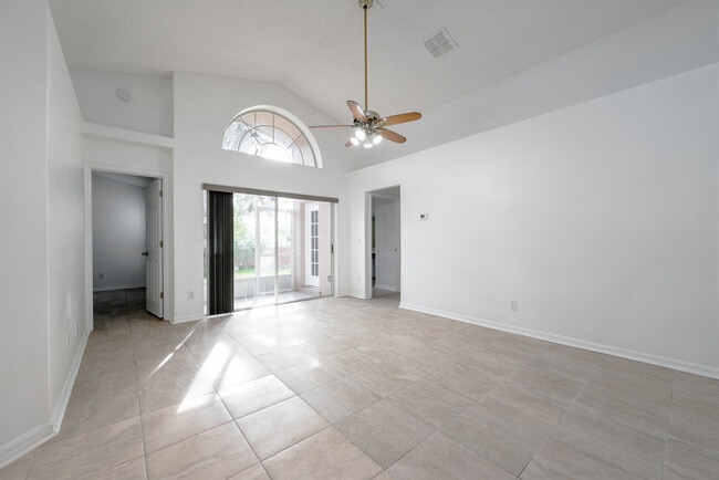 Building Photo - 10478 Sun Villa Blvd