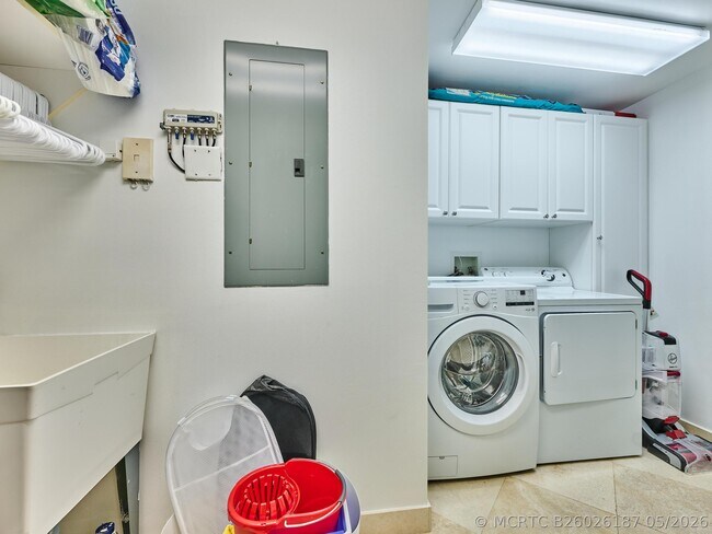 Building Photo - 3720 S Ocean Blvd