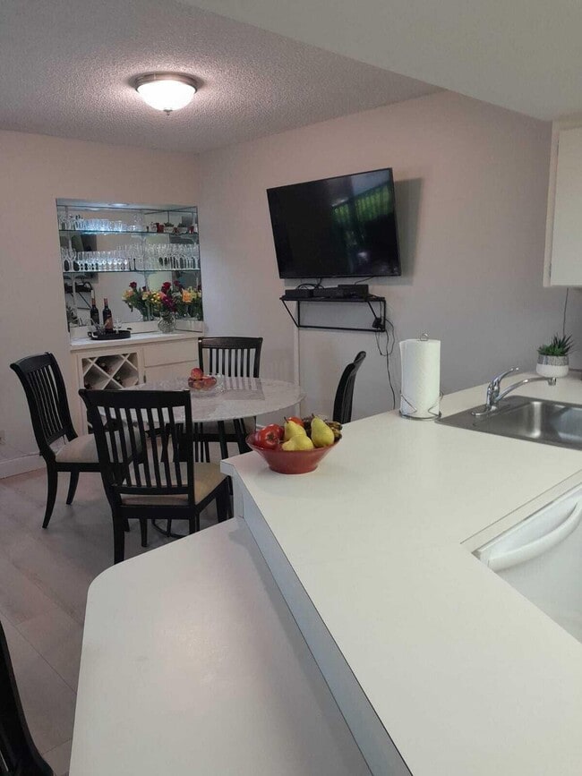 Building Photo - 1605 S US Hwy 1