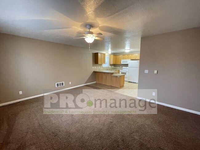 Building Photo - 2 Bed / 1 Bath Apartment - Idaho Falls