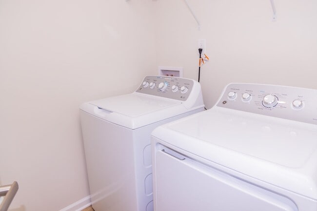 Building Photo - 4 Bedroom Home in Waynesboro