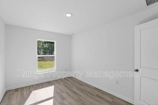 Building Photo - 1115 F Ave