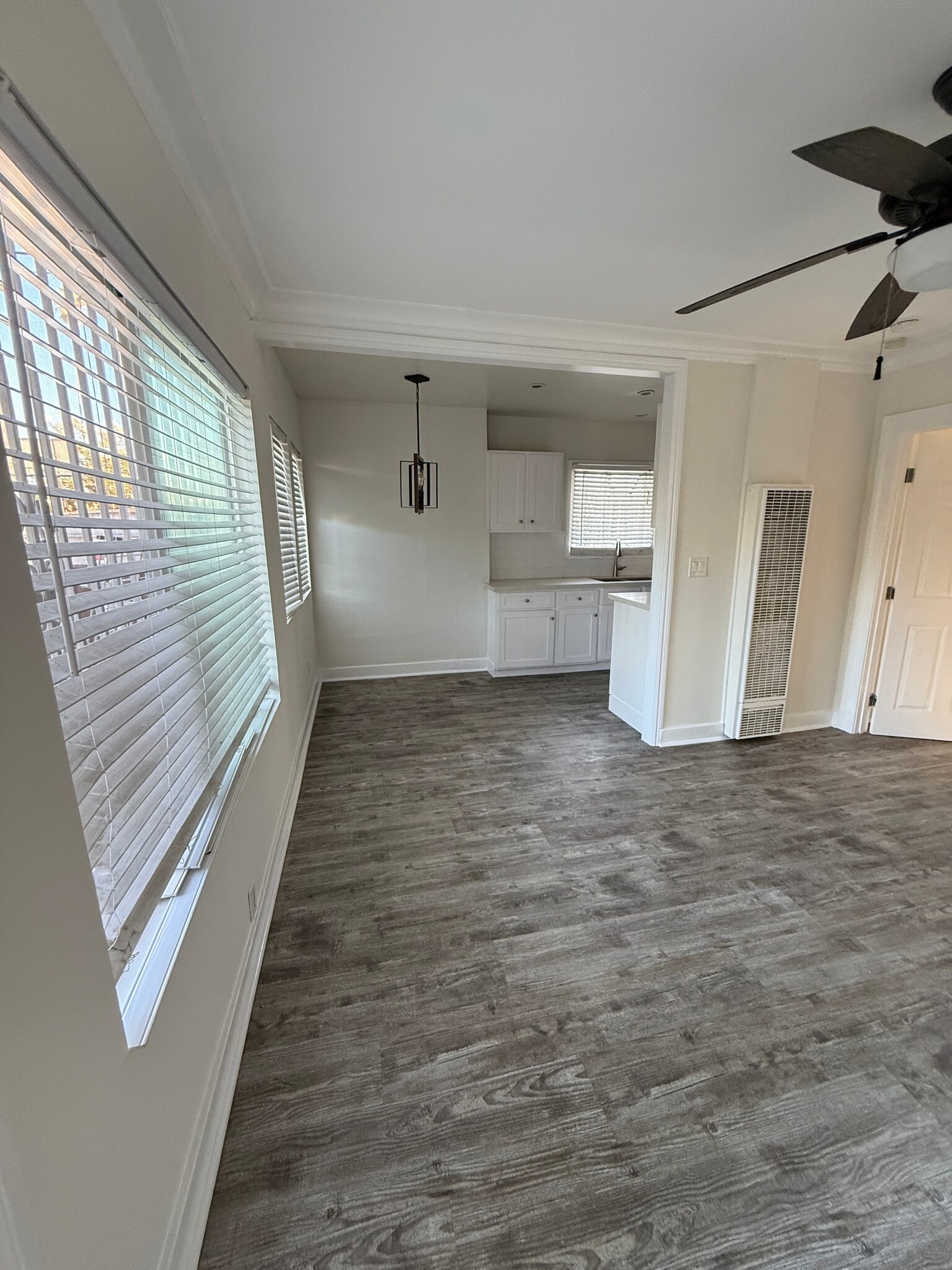 Building Photo - 5313 S Manhattan Pl
