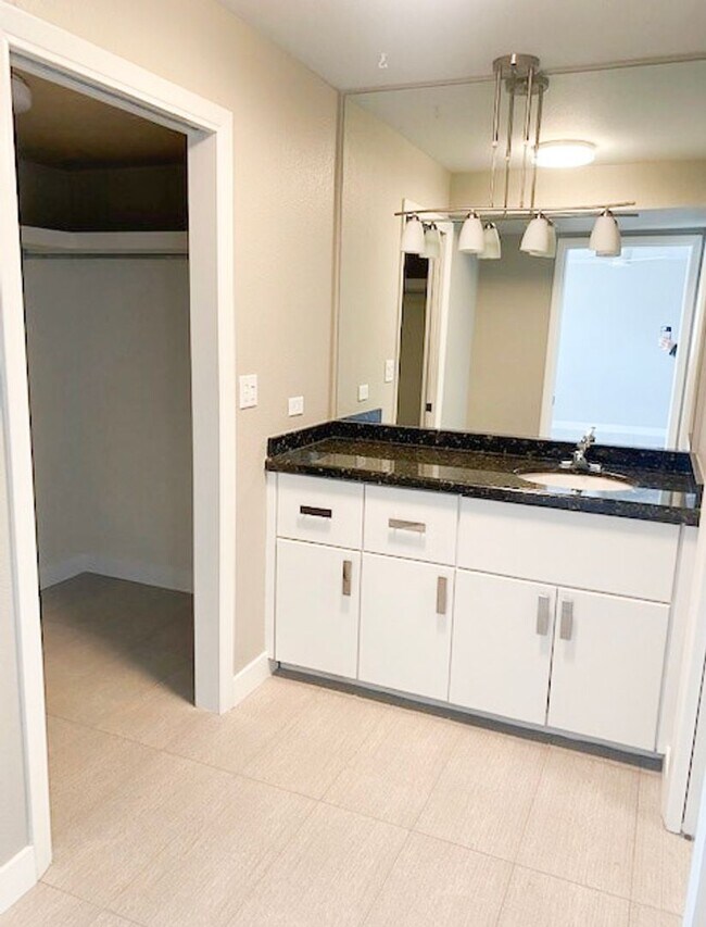 Building Photo - GREAT 3 Bedroom 2.5 Bath in Paradise Valley!