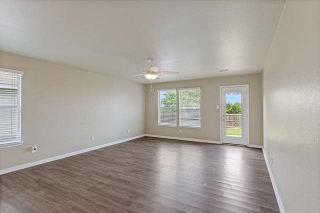 Building Photo - 1005 Live Oak Dr