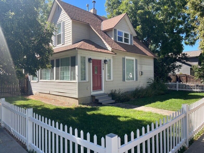 Building Photo - 1529 S Vermont Ave