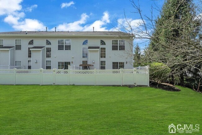 Building Photo - 304 Canterbury Way