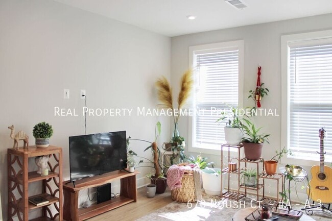 Building Photo - 670 Noush Ct