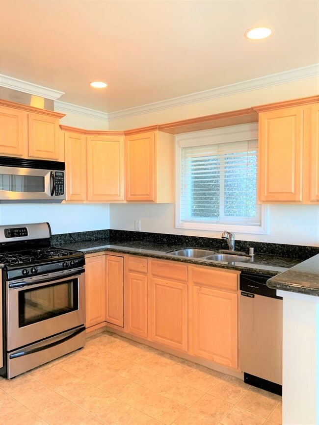 Building Photo - 437