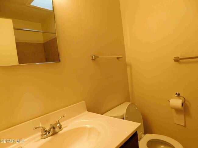 Building Photo - 225 3 Rivers Dr