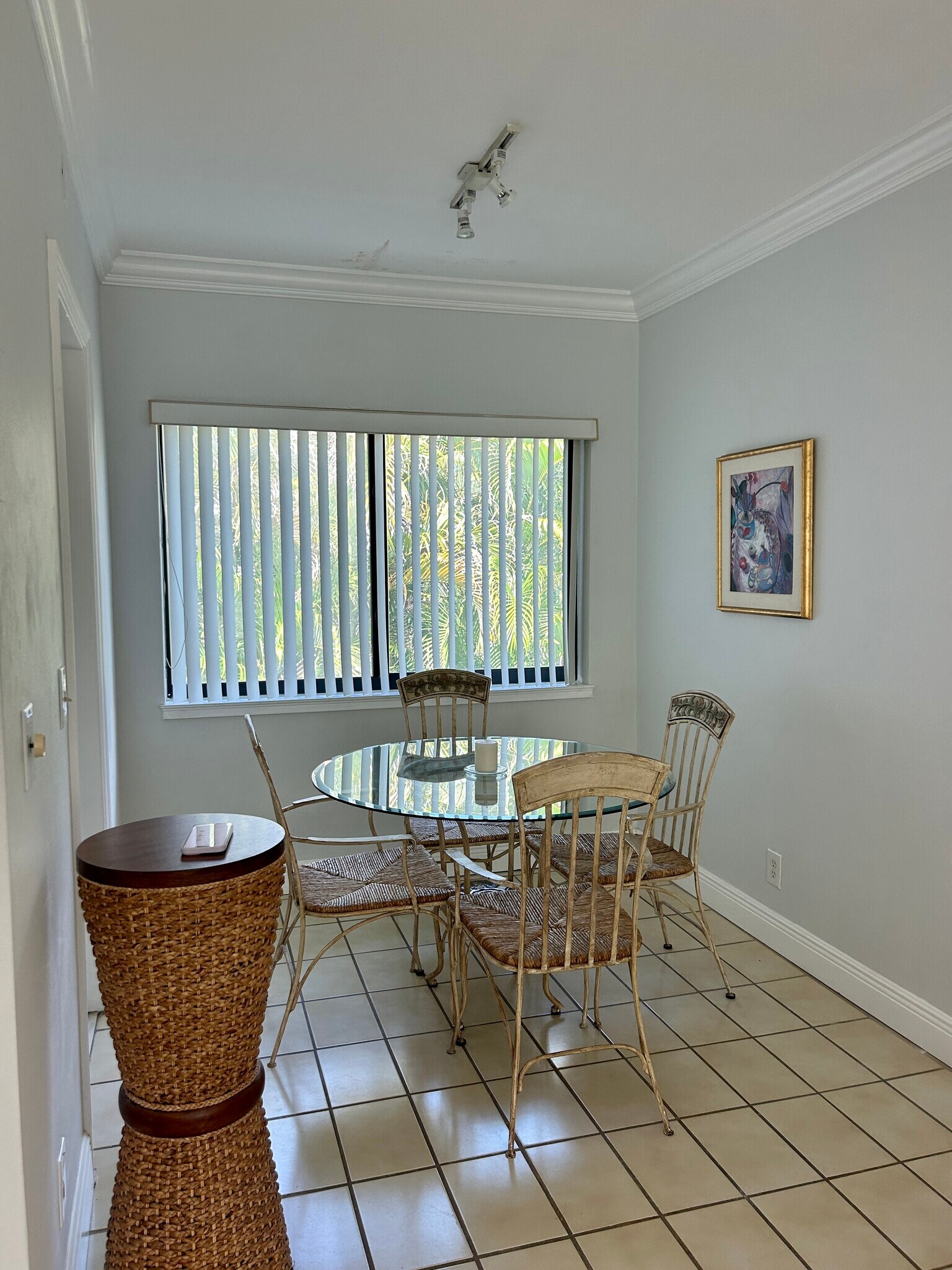 Building Photo - 122 Peruvian Ave