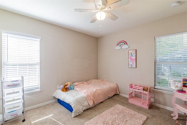 Building Photo - 7205 White Oaks Rd