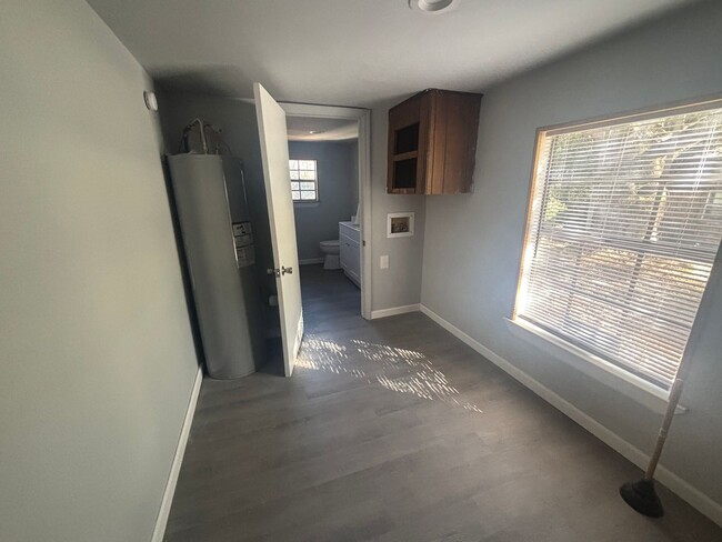 Building Photo - FOR RENT