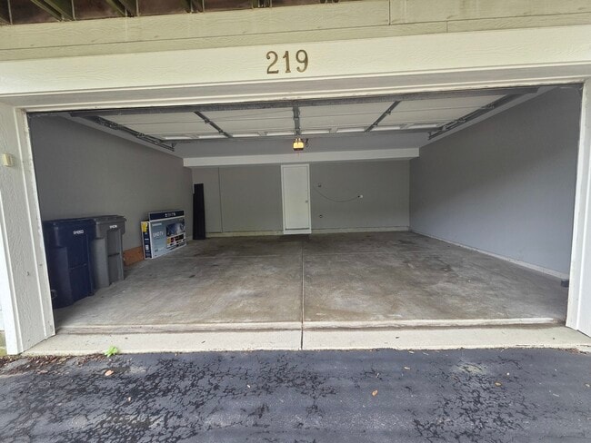 Building Photo - 219 Cassidy Ln