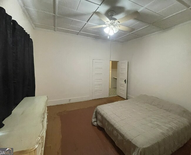 Building Photo - Spacious 3 Bedroom 1 Bath home with large storage building on a beautiful lot