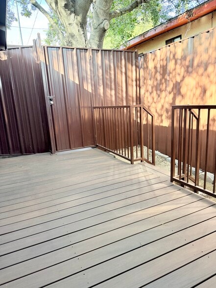 Building Photo - 1542 E Woodbury Rd