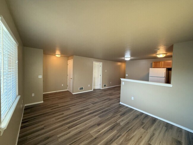 Building Photo - 2561 NW Cedar Ave
