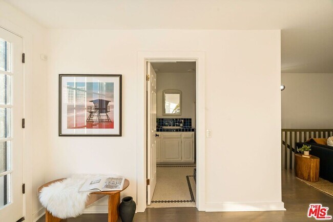 Building Photo - 2622 2nd St