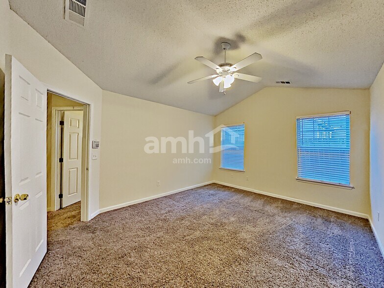 Building Photo - 4457 Grove Dr NW