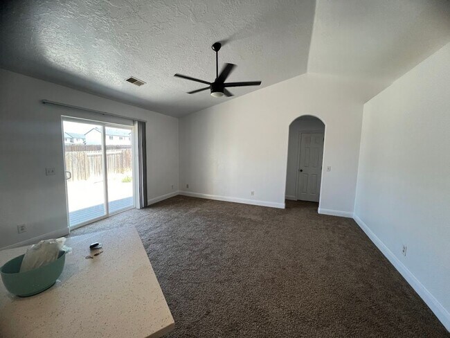 Building Photo - 4 bedroom Home Available