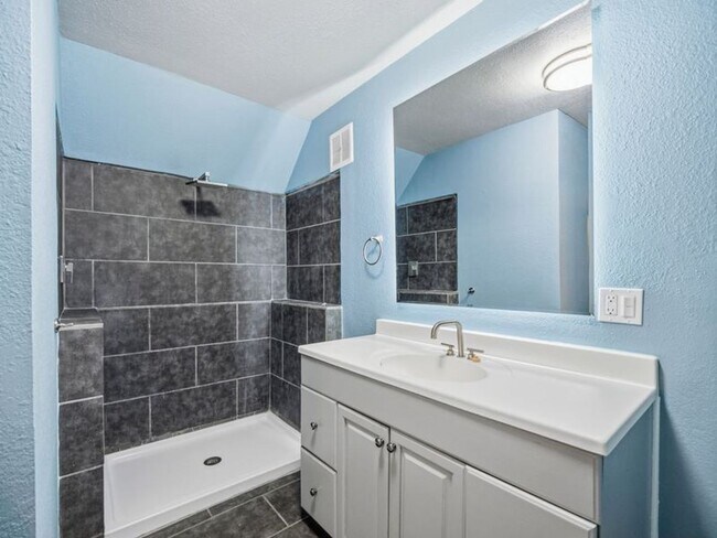 Building Photo - Stunning Updated Home in North Spokane | Bright Interiors, Modern Kitchen & Private Patio