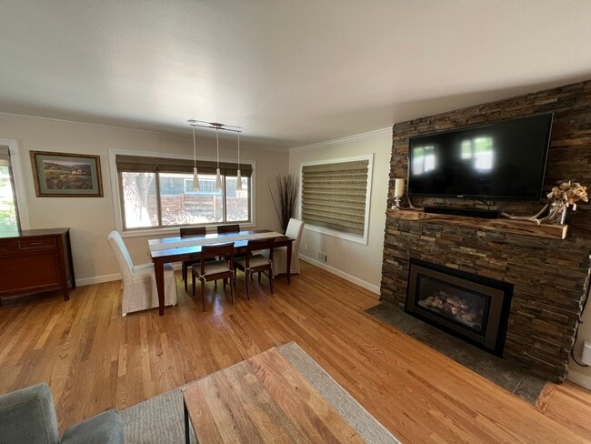 Building Photo - 2209 E Floyd Pl