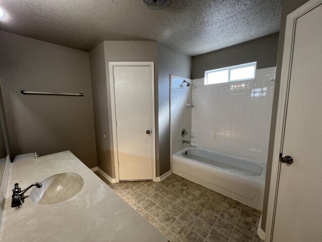 Building Photo - 4115 Mustang Dr