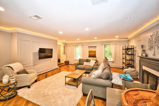 Building Photo - 565 Juneberry Rd