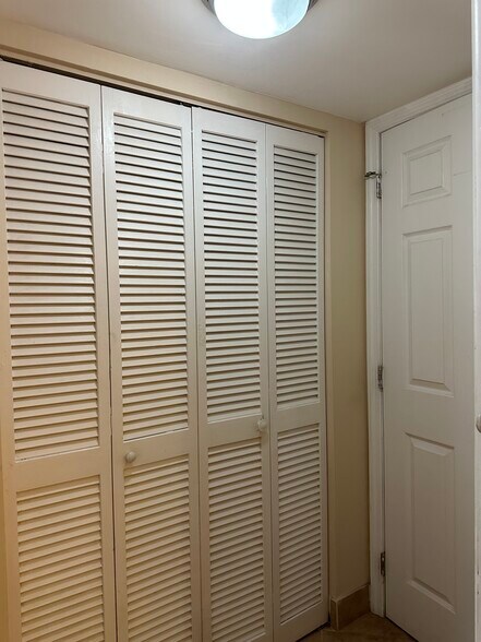 Building Photo - 250 180th Dr