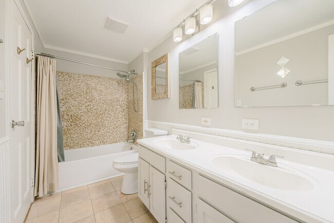 Building Photo - 21W458 Buckingham Rd