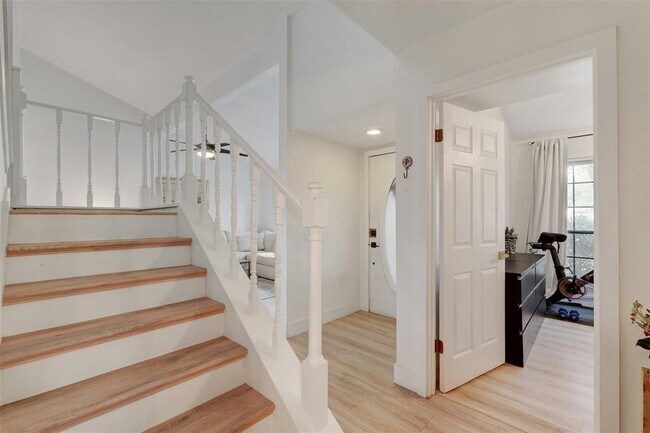 Building Photo - 4159 Steck Ave