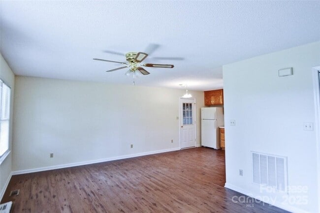 Building Photo - 3711 Dorothys Ln