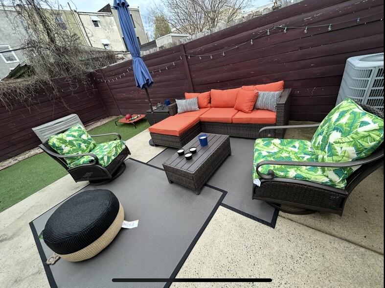 Building Photo - 2027 E Sergeant St