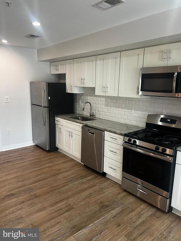 Primary Photo - 1516 Marion Barry Ave SE