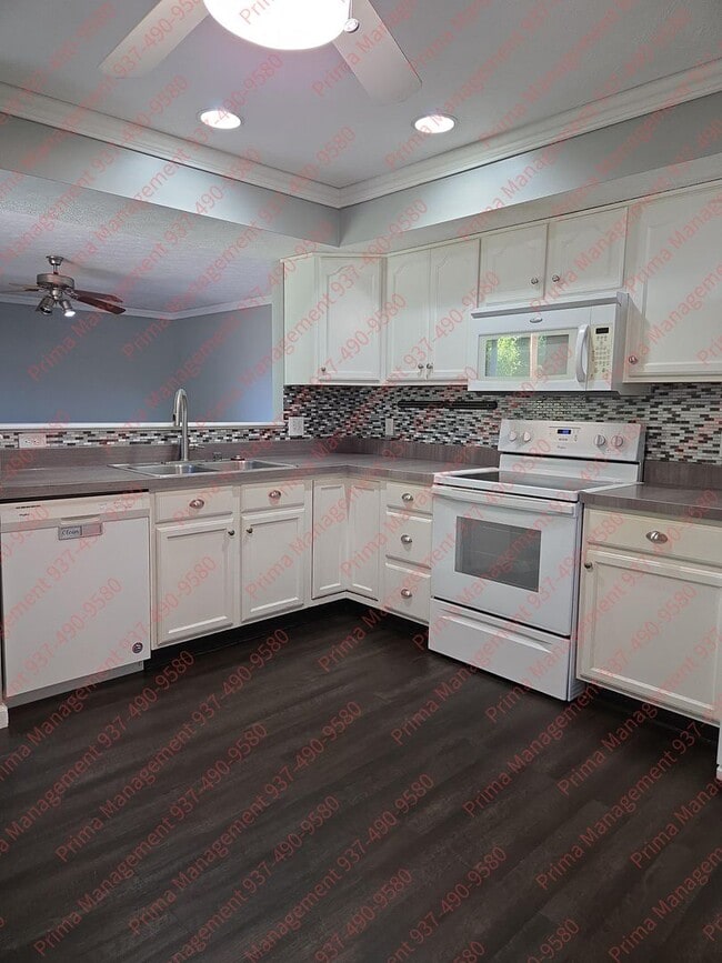 Building Photo - Beautiful Upscale Home – Beavercreek Schoo...