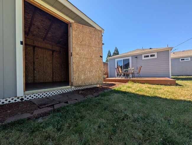 Building Photo - Fantastic 2-Bedroom, 2-Bath Home With Bonus Space!