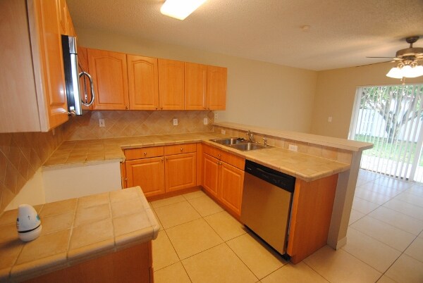 Building Photo - 6179 NW 40th St