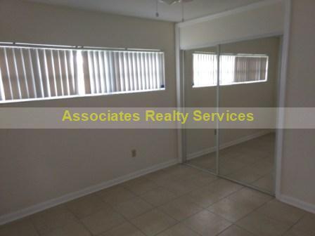Building Photo - Spacious 4 Bedroom in Mason Manor