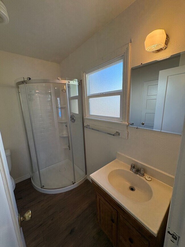 Building Photo - Cozy Home On Spacious Lot Available Now!