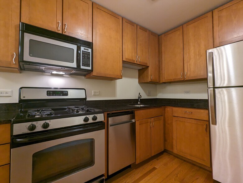 Building Photo - 618 W Wrightwood Ave