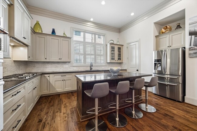 Building Photo - 1521 Oakdale St