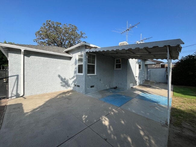 Building Photo - Panorama City 2+1 house w/garage + backyard! (8062 Lennox)