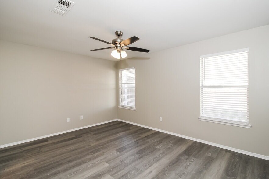 Building Photo - 825 Cruise St