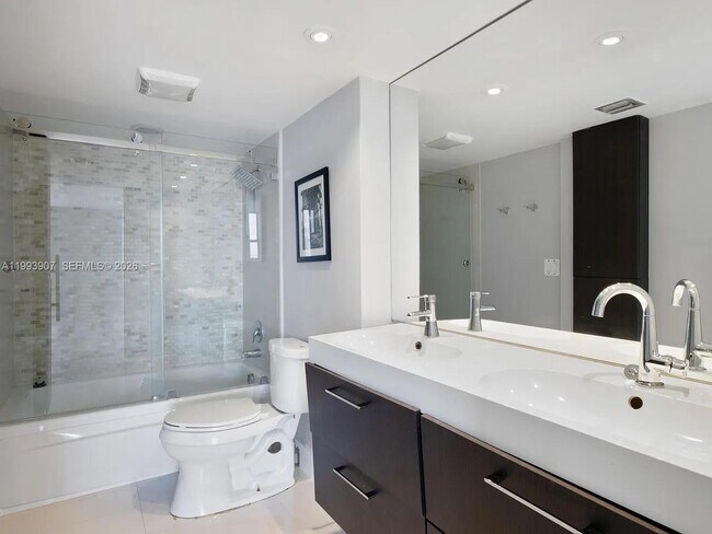 Building Photo - 20301 W Country Club Dr