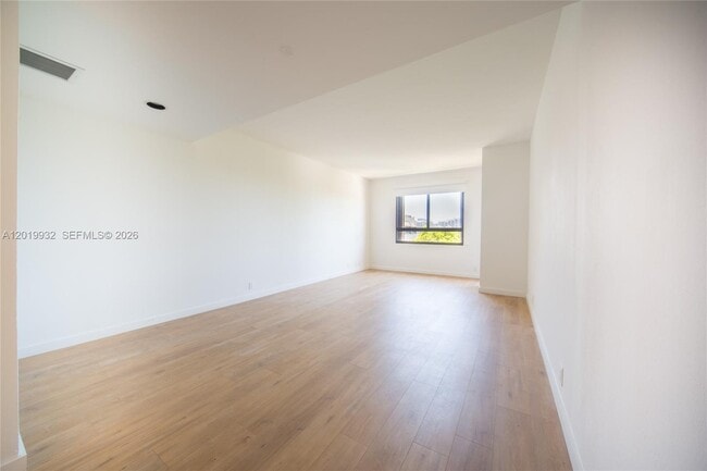 Building Photo - 151 Crandon Blvd