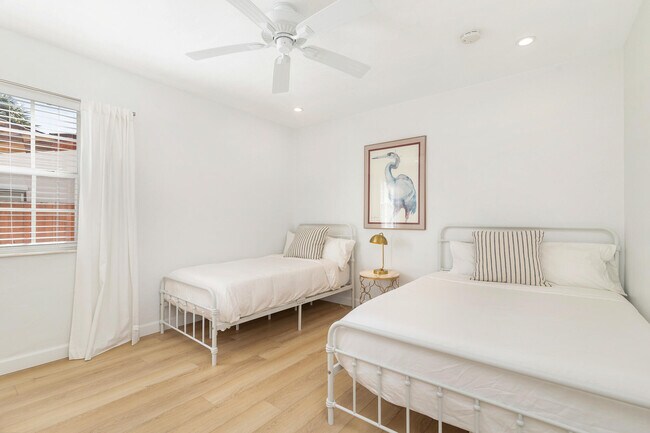 Building Photo - 438 38th St