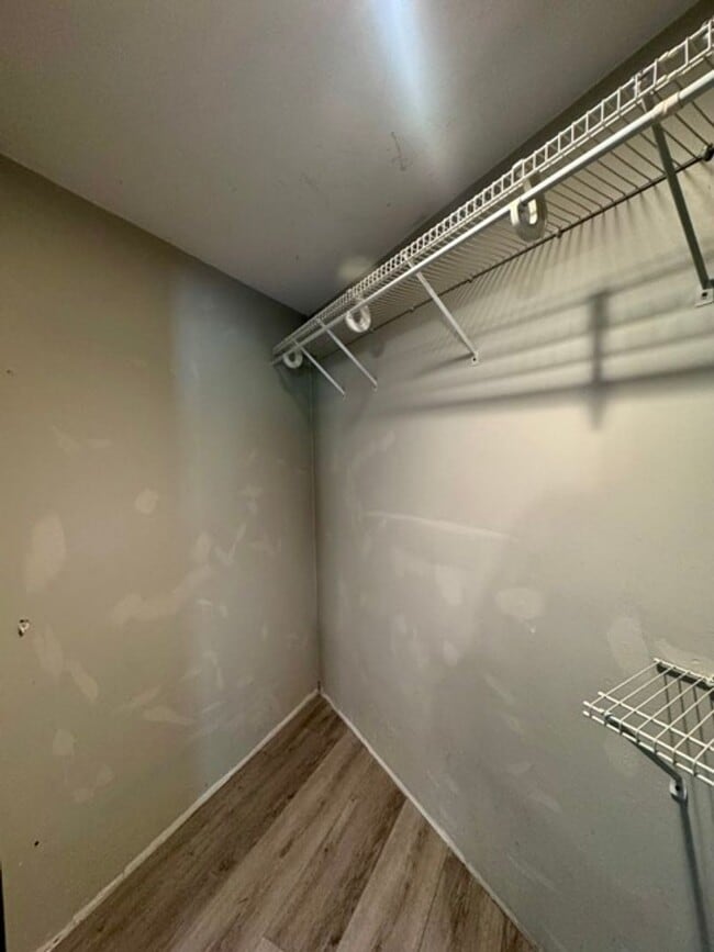 Building Photo - Move in Special! Move in by November 1st a...