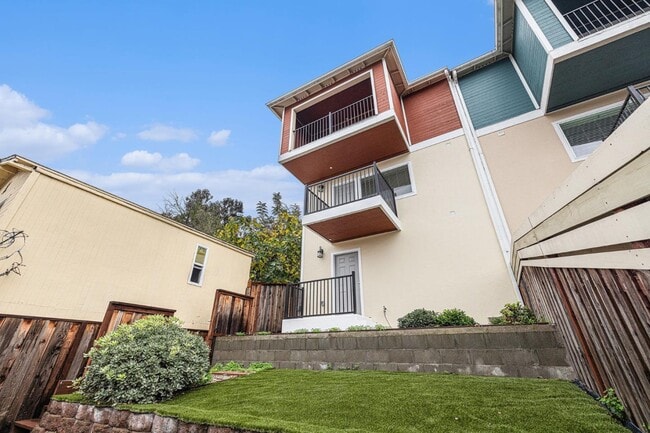 Building Photo - 2531 Wallace St