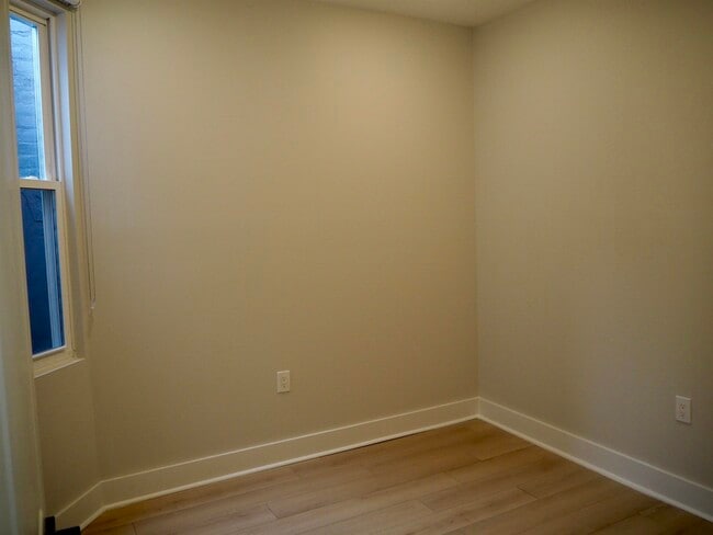 Building Photo - 1205 Hillside Pl