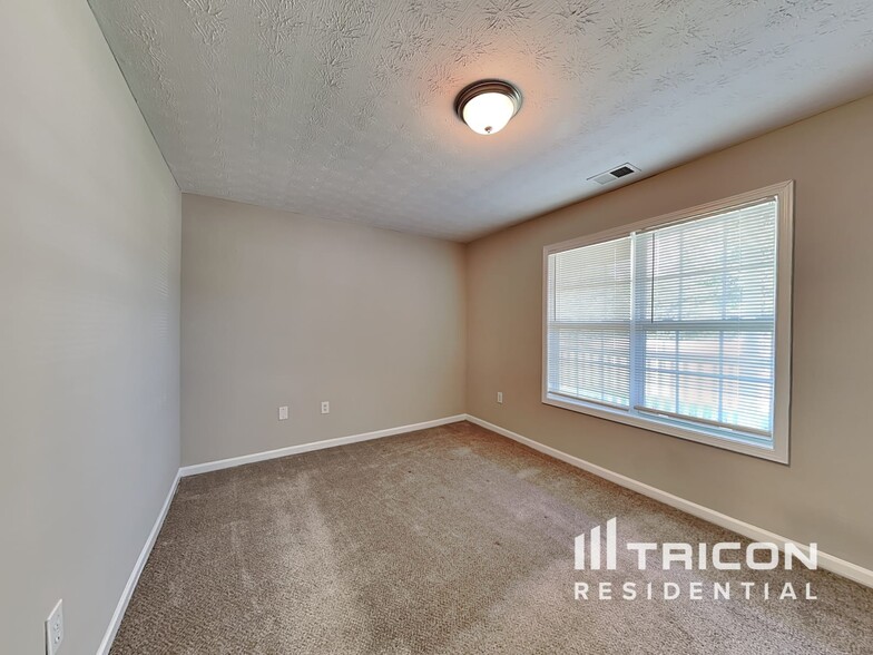 Building Photo - 120 Stephens Way